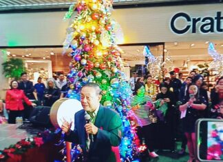 Jose Mari Chan Performs Christmas in our Hearts at SM
