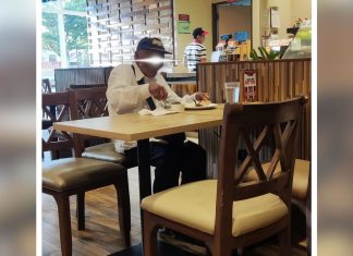 Heartwarming Moment As Restaurant Staff Extend Kindness To Elderly Diner